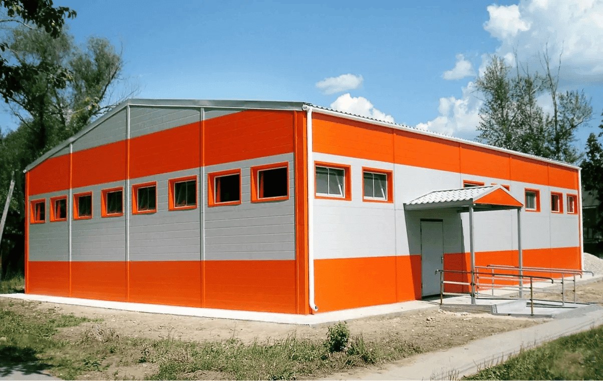 Готовое оранжевое здание